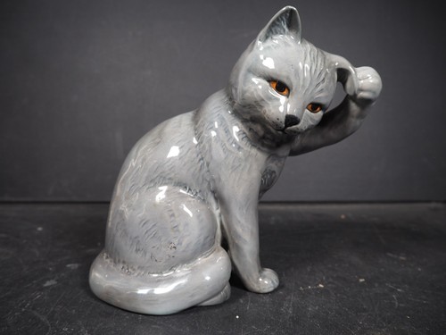 Vintage beswick grey - beswick, seated